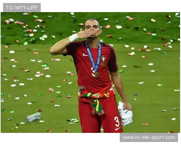 佩佩参与年轻后卫训练,身体对抗教学获肯定 佩佩参与年轻后卫训练,身体对抗教学获肯定