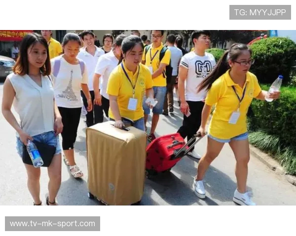 新生入学“自愿买套餐”，真相到底如何？
